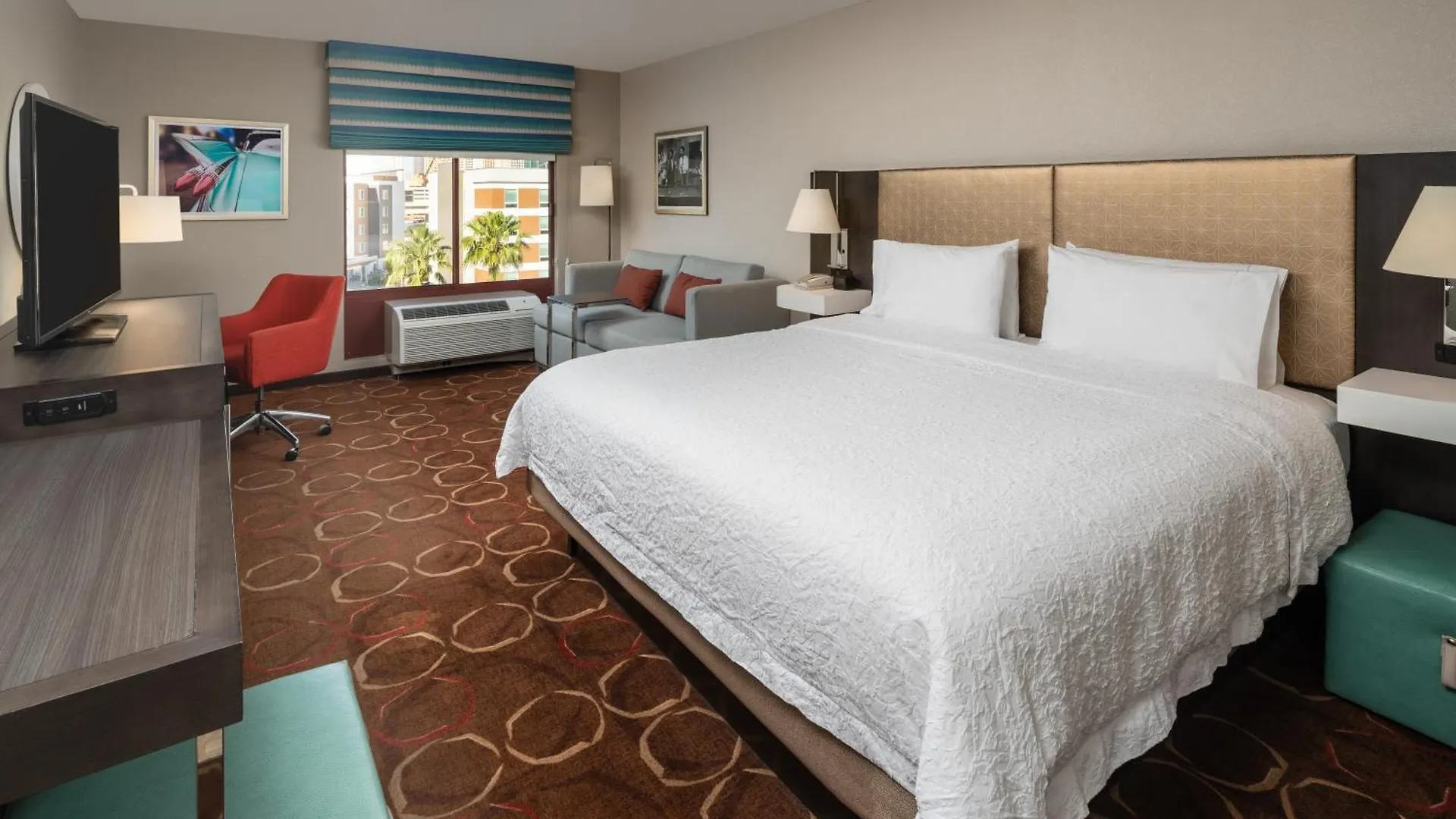 Hampton Inn Tropicana Las Vegas 3*,